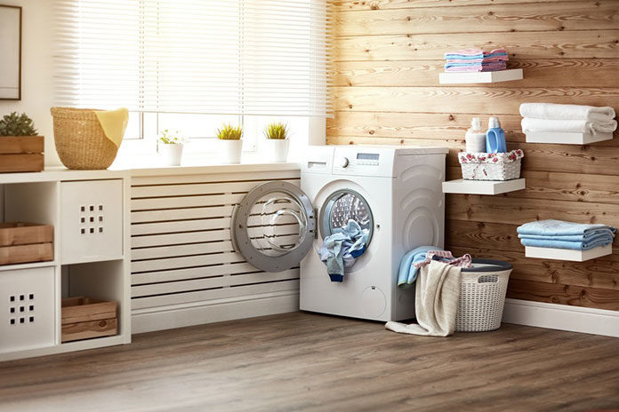 Urządzamy małą pralnię — sprawdź praktyczne rozwiązania