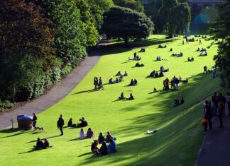 Jak odpiąć przewody paliwowe Golf 4?