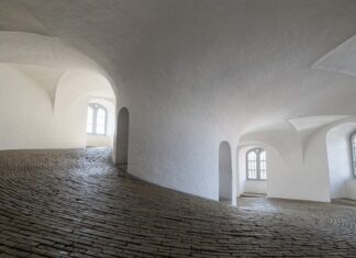 Z czego ściany prysznica?